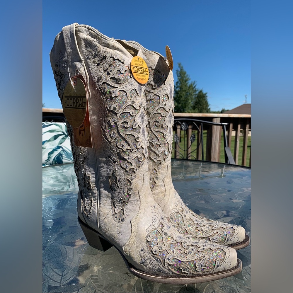 Gorgeous Corral Womens glitter western boots!! Brand new with tags.